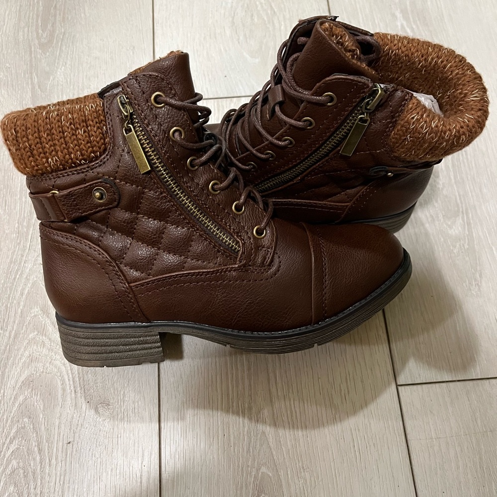 Cute patterned boots - Picture 2 of 4